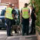 Zahlreiche Einsatzkräfte und auch Hunde waren an der Suche beteiligt. - Bild: Marcus Golejewski/dpa