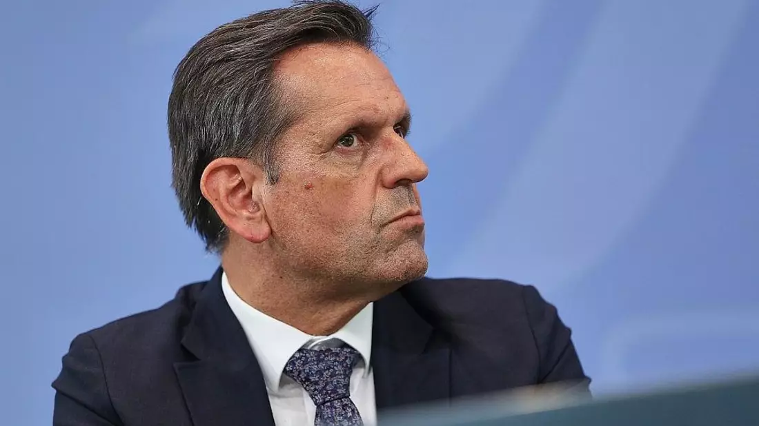 Lies offen für Verschiebung des Klimaziels