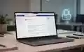 Ein moderner Büroarbeitsplatz mit Laptop, der die Thematik von Datenschutz und E-Mail-Sicherheit symbolisiert. - Foto: über boerse-global.de