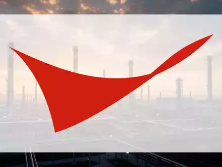 Moderne Energieinfrastruktur bei Sonnenuntergang als Symbol für Stabilität und Wachstum im Energiesektor. - Foto: über boerse-global.de