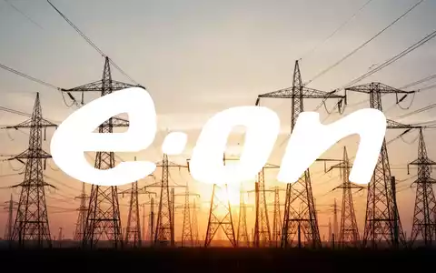 Abstrakte Darstellung moderner Energieinfrastruktur bei goldenem Licht als Symbol für den Energiesektor. - Foto: über boerse-global.de