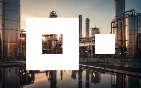 Moderne Industrieanlage bei Sonnenuntergang als Symbol für wirtschaftliches Wachstum und industrielle Produktivität. - Foto: über boerse-global.de