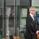 Der Verteidiger Jochen Schöfthaler vor Prozessbeginn.  - Bild: Soeren Stache/dpa