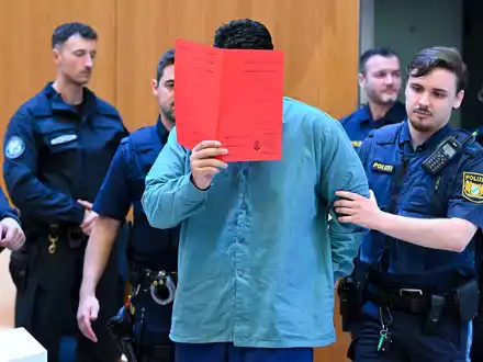 Der 25-Jährige kurz vor seiner Verurteilung vor dem Oberlandesgericht München. - Foto: Sven Hoppe/dpa