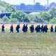 Die Drohne mit der Sprengvorrichtung war in der Nacht zum Mittwoch auf der Start- und Landebahn «Südpiste» am Flughafen Leipzig/Halle entdeckt worden. - Bild: Hendrik Schmidt/dpa