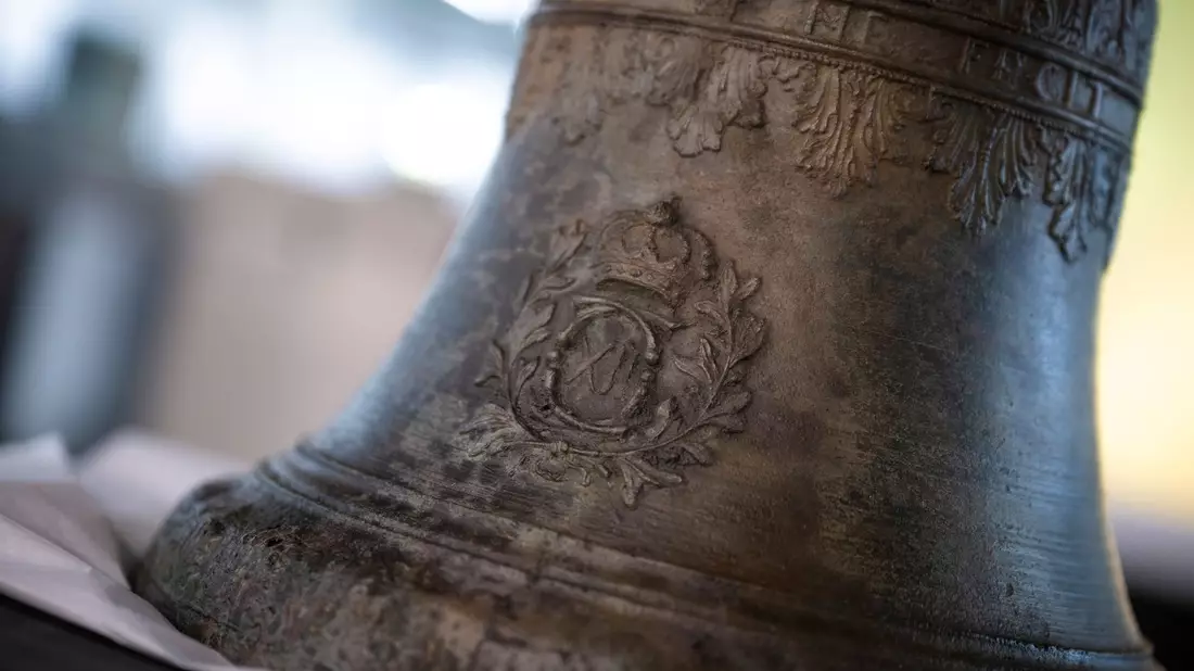 Die Schiffsglocke der 1714 vor der Küste des heutigen Mecklenburg-Vorpommern gesunkenen schwedischen Fregatte «Postillon» gilt als spektakulärer Fund.  - Bild: Philip Dulian/dpa