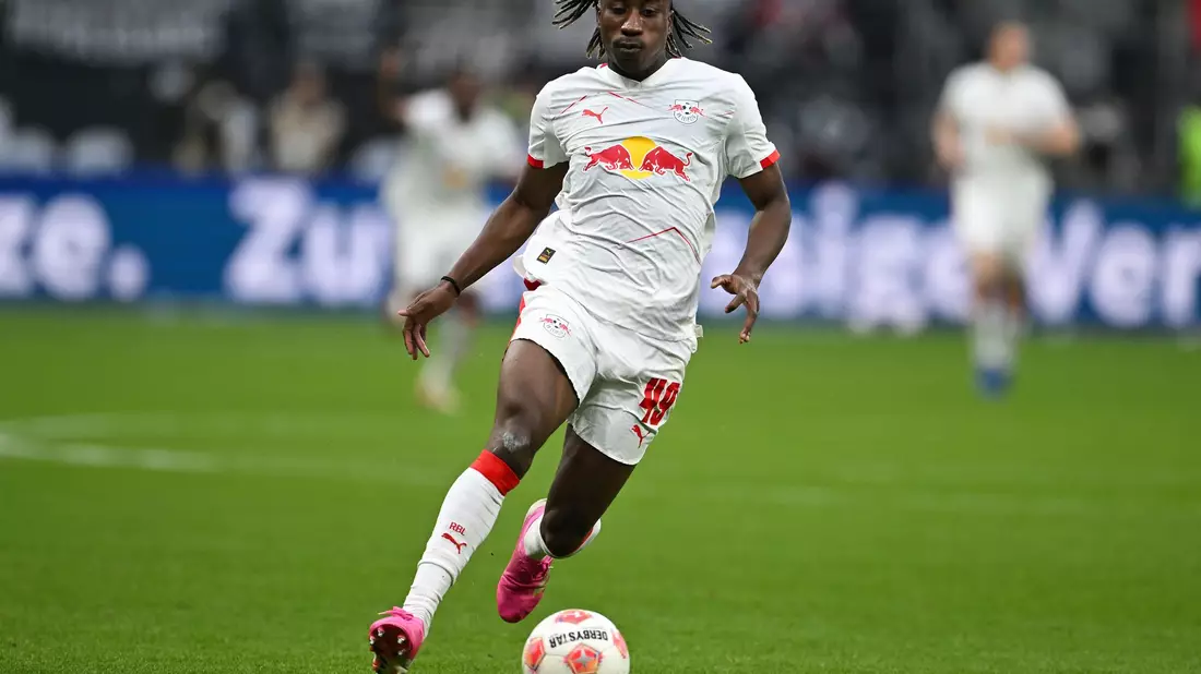 Yan Diomande verlässt RB Leipzig nach einem Jahr schon wieder. (Archivbild) - Bild: Florian Wiegand/dpa