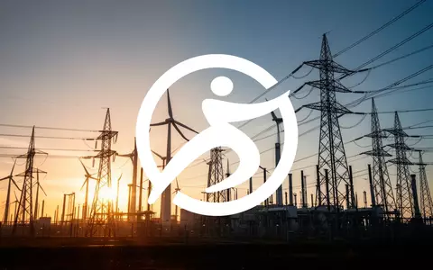 Moderne Energieinfrastruktur bei Sonnenaufgang als Symbol für den Energiesektor. - Foto: über boerse-global.de