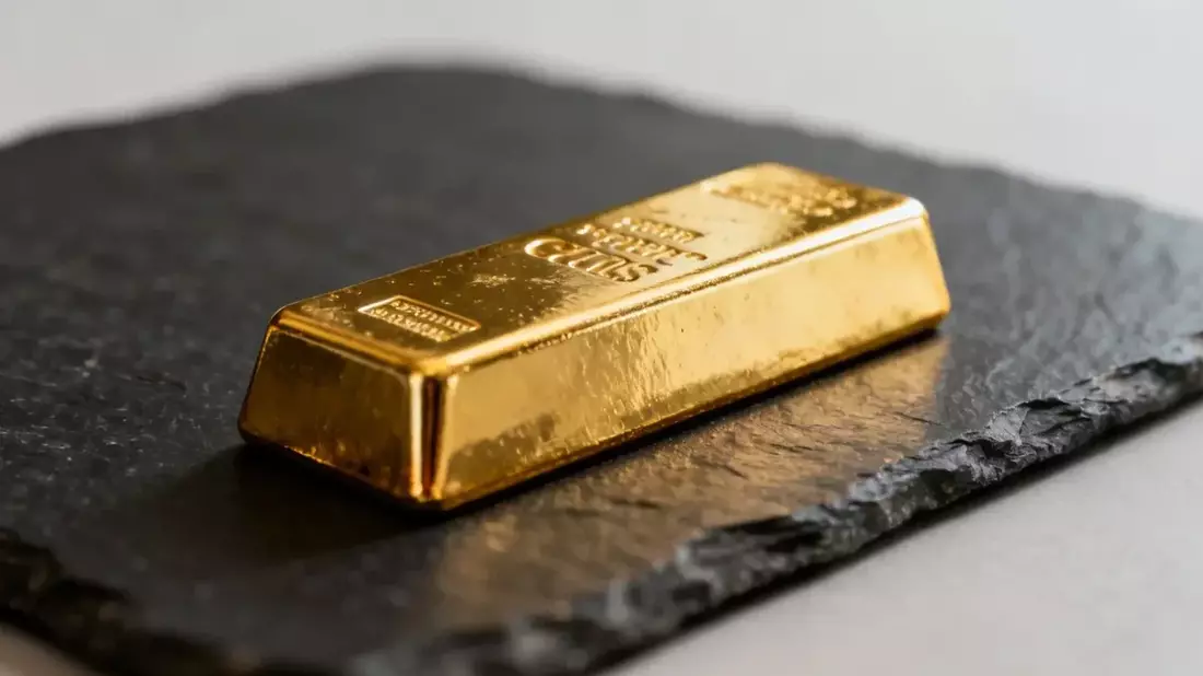 Gold Rally Defies De-escalation as Asian Demand and Weak Dollar Fuel Surge