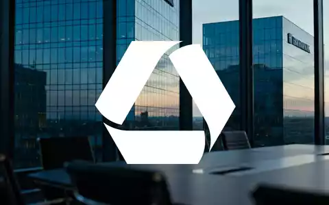 Abstraktes, modernes Bankgebäude bei Tageslicht, das eine professionelle und seriöse Finanzatmosphäre vermittelt. - Foto: über boerse-global.de