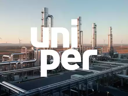 Moderne industrielle Anlage zur CO2-Abscheidung in einer weitläufigen Landschaft bei Sonnenuntergang. - Foto: über boerse-global.de