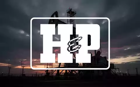 Industrielle Ölplattform in der Dämmerung als Symbol für die Energiebranche und Marktaktivitäten - Foto: über boerse-global.de