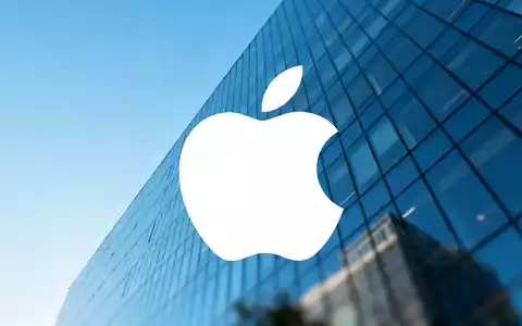Moderne Glasfassade eines Bürogebäudes bei klarem Himmel als Symbol für unternehmerischen Wandel - Foto: über boerse-global.de
