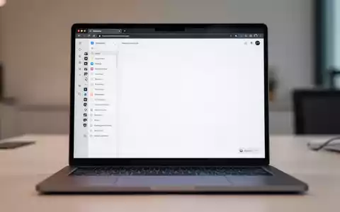 Ein moderner Laptop-Bildschirm mit einem Webbrowser und einer seitlichen Tab-Leiste. - Foto: über boerse-global.de
