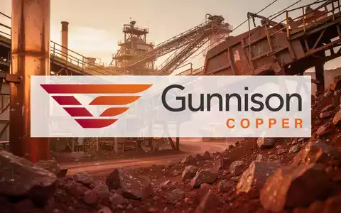 Industrielle Kupfermine bei Sonnenuntergang als Symbol für den Rohstoffsektor - Foto: über boerse-global.de