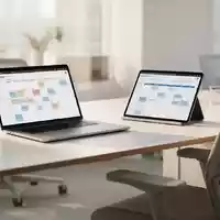 Moderner, heller Büroarbeitsplatz mit Laptop und digitalem Wochenplaner auf einem Schreibtisch. - Foto: über boerse-global.de