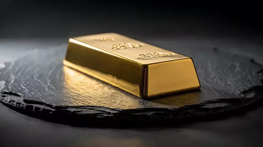 Gold Surges Past $4,300 on Gulf Deal and Weak US Jobs Data