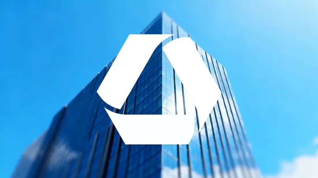Commerzbank Q2 Profit Surges 94% but Stock Falls on Sell-the-News, Buyback Announced