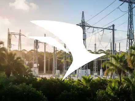 Moderne Energieinfrastruktur in einer sonnigen Florida-Landschaft als Symbol für Investitionen in Versorgungsunternehmen. - Foto: über boerse-global.de