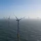 Windkraftanlagen sind ein Teil des Geschäfts von RWE. (Archivbild) - Bild: Christian Charisius/dpa