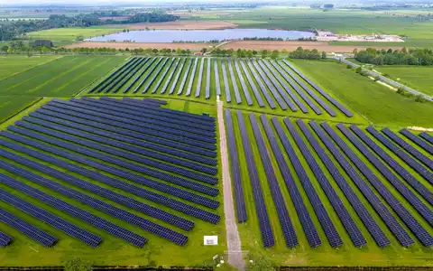 Die Grünen erwarten, dass der Ausbau von Erneuerbaren und Speichern die Energiepreise drückt. (Archivbild) - Foto: Sina Schuldt/dpa