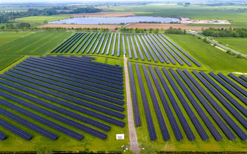 Die Grünen erwarten, dass der Ausbau von Erneuerbaren und Speichern die Energiepreise drückt. (Archivbild) - Foto: Sina Schuldt/dpa
