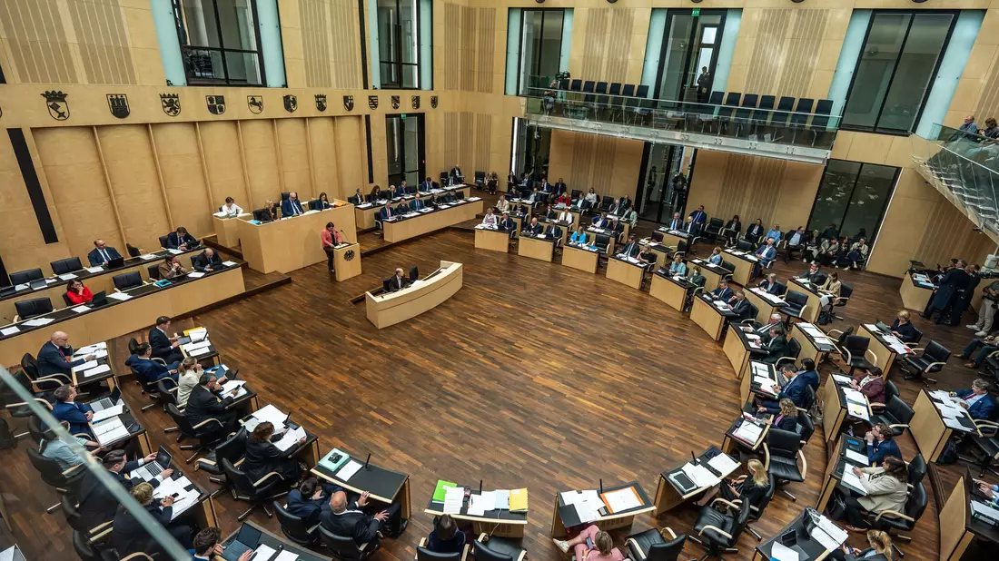Länderkammer verzeichnet teils extreme Fristverkürzungsbitten (Archivbild) - Bild: Michael Kappeler/dpa