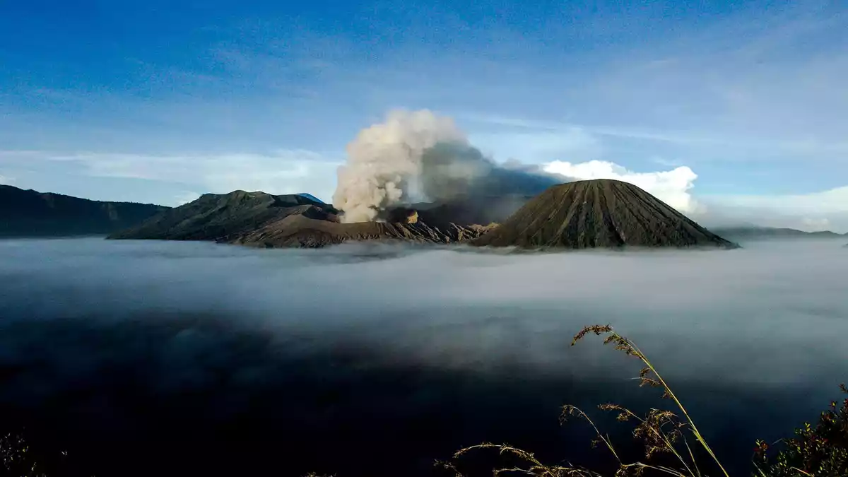 Ein Besuch am Bromo ist eine der schönsten Naturerfahrungen in Indonesien. (Archivbild)  - Bild: picture alliance / dpa
