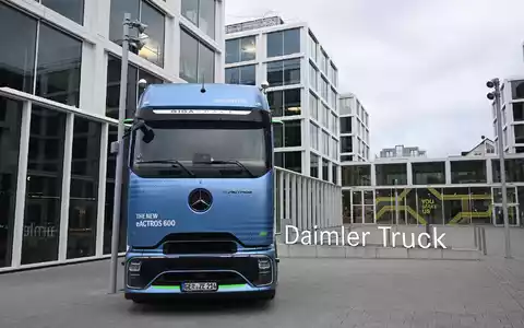 Gewinneinbruch bei Daimler Truck. (Archivbild) - Foto: Bernd Weißbrod/dpa