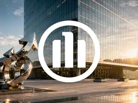 Abstrakte Darstellung von finanzieller Stabilität und modernem Wachstum vor einem gläsernen Bürogebäude bei Sonnenuntergang. - Foto: über boerse-global.de