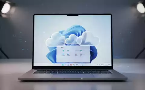 Moderner Laptop-Bildschirm mit Windows-11-Desktop und digitalen Cloud-Symbolen. - Foto: über boerse-global.de