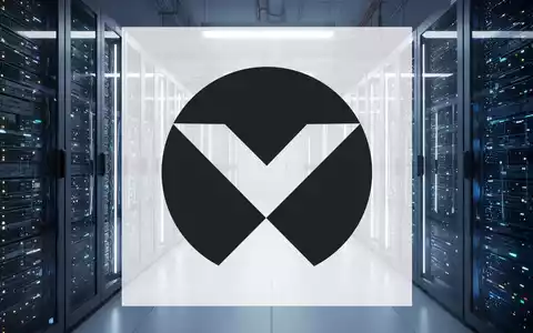 Modernes Rechenzentrum mit leuchtenden Server-Racks als Symbol für technologische Infrastruktur und Wachstum. - Foto: über boerse-global.de
