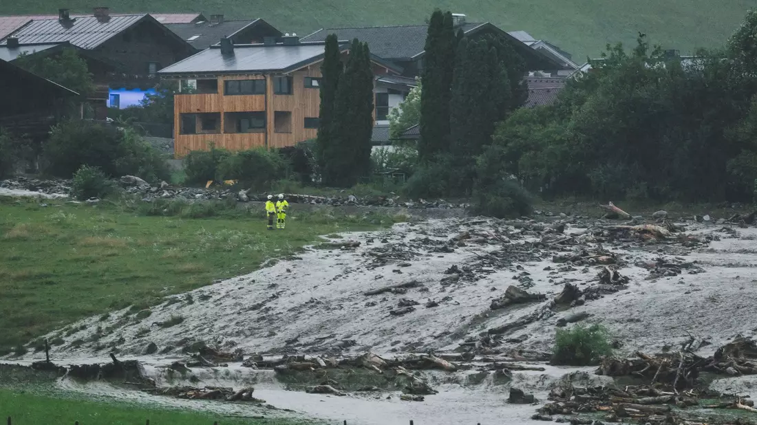 Das schwere Unwetter löste zahlreiche Feuerwehreinsätze aus. - Bild: Expa/ Jfk/APA/dpa