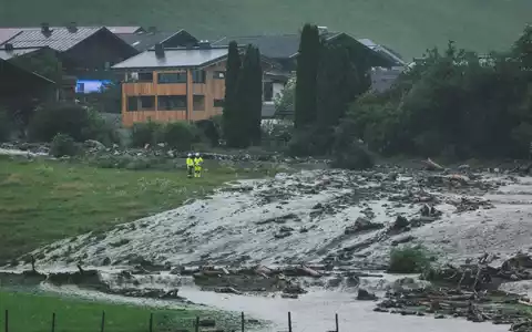 Das schwere Unwetter löste zahlreiche Feuerwehreinsätze aus. - Foto: Expa/ Jfk/APA/dpa
