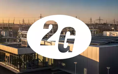 Moderne Industrieanlage für Energietechnik bei Sonnenuntergang als Symbol für industrielles Wachstum. - Foto: über boerse-global.de