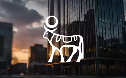 Abstraktes, atmosphärisches Bild eines modernen Glasgebäudes bei Dämmerung, das eine Marktkorrektur im Gesundheitssektor symbolisiert. - Foto: über boerse-global.de