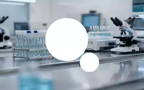 Moderne Labortechnik und pharmazeutische Forschung in einem unscharfen, professionellen Umfeld. - Foto: über boerse-global.de