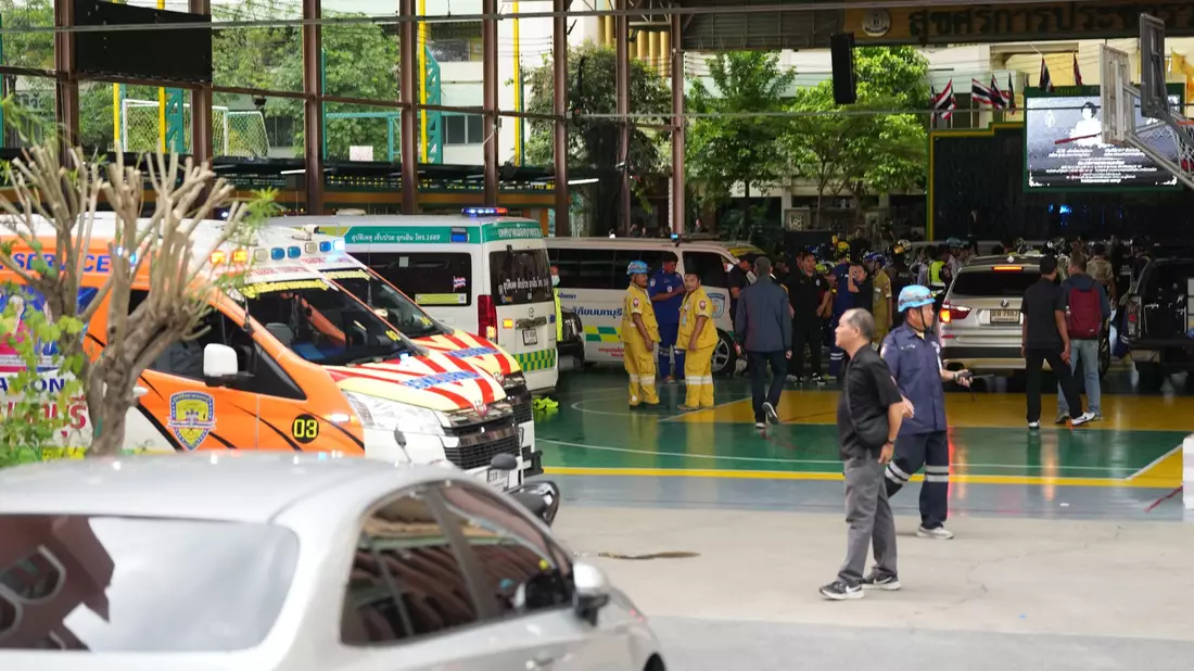 Nach der Tat gibt es Diskussionen über die Waffengesetze in Thailand und die Sicherheit an Schulen. - Bild: Sakchai Lalit/AP/dpa