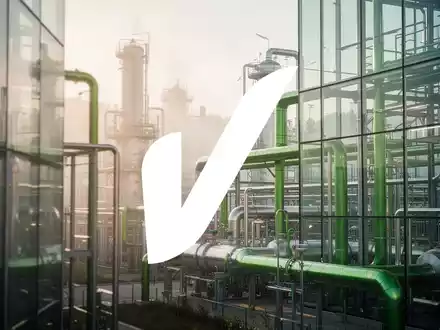 Moderne Industrieanlage zur nachhaltigen Energieerzeugung in stimmungsvollem Licht - Foto: über boerse-global.de