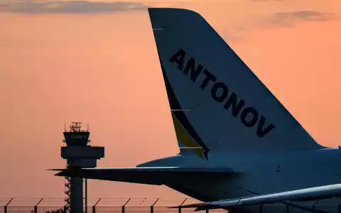 Der Vorfall mit einer bewaffneten Drohne am Flughafen Leipzig/Halle hat eine Diskussion um die aktuellen Zuständigkeiten bei der Drohnenabwehr ausgelöst. - Foto: Hendrik Schmidt/dpa