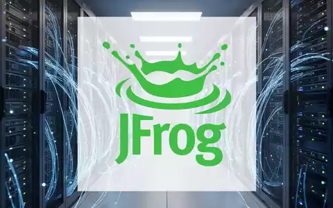 Moderne Serverinfrastruktur in einem Rechenzentrum mit blau leuchtenden Glasfaserkabeln. - Foto: über boerse-global.de