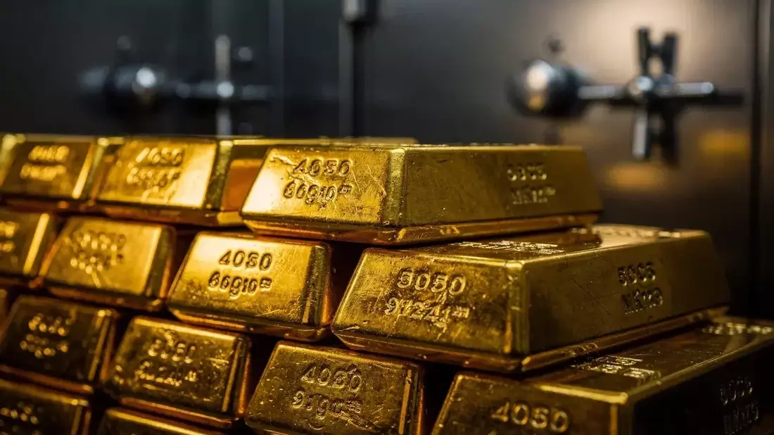 Gold Breaks $4,300 as Jobs Report Looms; Fed Rate Bets Shift