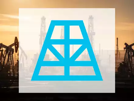 Industrielle Bohranlage für Rohstoffe in einer weiten Landschaft bei Sonnenuntergang - Foto: über boerse-global.de