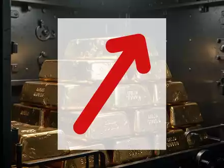 Glänzende Goldbarren in einem dunklen, professionell beleuchteten Tresorraum. - Foto: über boerse-global.de