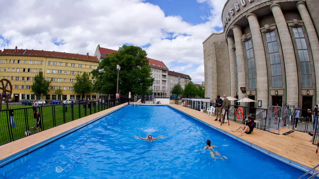 Das Becken ist 25 Meter lang und etwa 1,30 Meter tief. - Bild: Soeren Stache/dpa