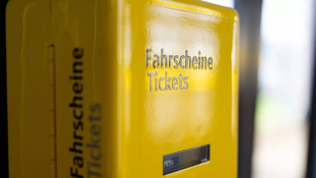 Die App «FreiFahren» warnt vor Kontrollen im Berliner Nahverkehr. (Symbolbild) - Bild: Christophe Gateau/dpa