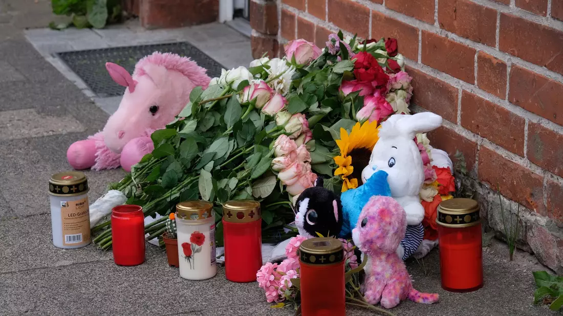 Die Trauer in Preetz ist nach dem Tod eines Mädchens groß. - Bild: Carsten Neff/NEWS & ART/dpa