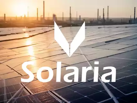 Weitläufige Solaranlage bei Sonnenaufgang, die für Fortschritt in der erneuerbaren Energiewirtschaft steht. - Foto: über boerse-global.de