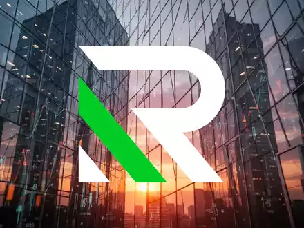 Moderne Glasfassade eines Bürogebäudes im Sonnenuntergang als Symbol für Unternehmenswachstum und Führung - Foto: über boerse-global.de