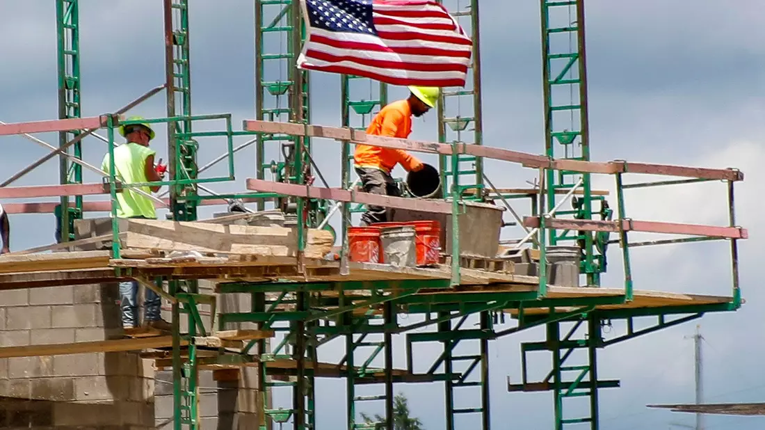 Der Arbeitsmarkt in den USA entwickelt sich schlechter als erwartet. (Archivbild) - Bild: Keith Srakocic/AP/dpa